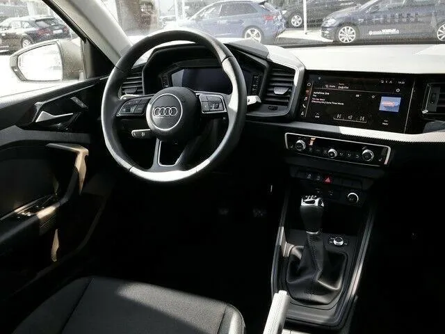 AUDI A1 SPB 30 TFSI Admired Image 4